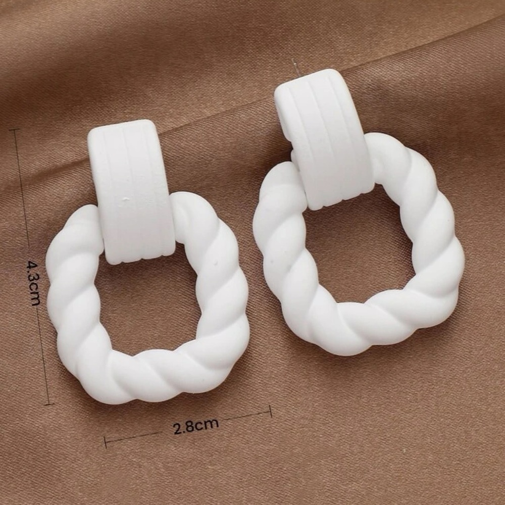 NWT | White Twist Earrings🤍